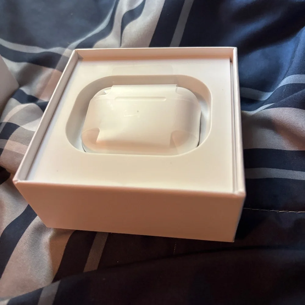 Wireless Earbuds with Charging Case - White